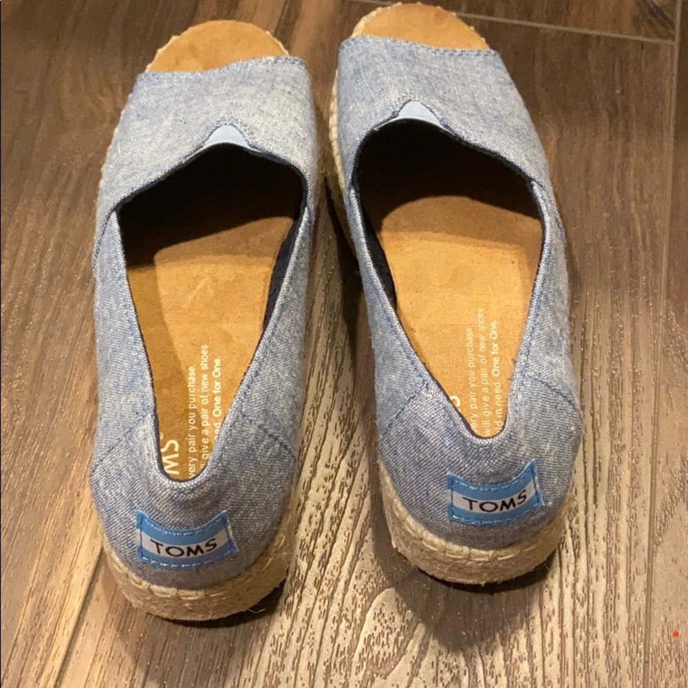 Toms - Picture 2 of 5